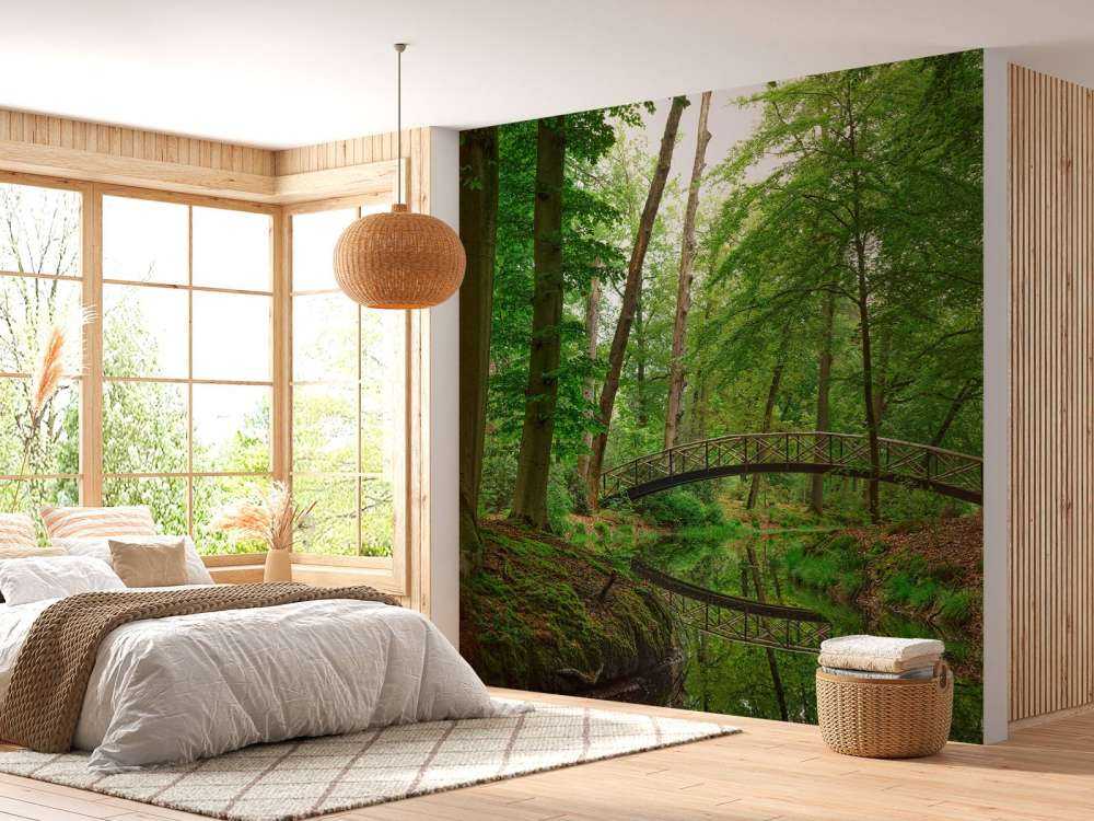 Pont en arc dans les bois