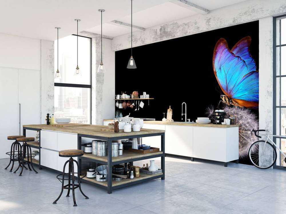 Papillon bleu sur un pissenlit