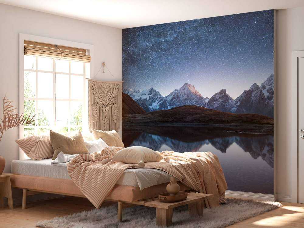 Montagnes enneigées la nuit