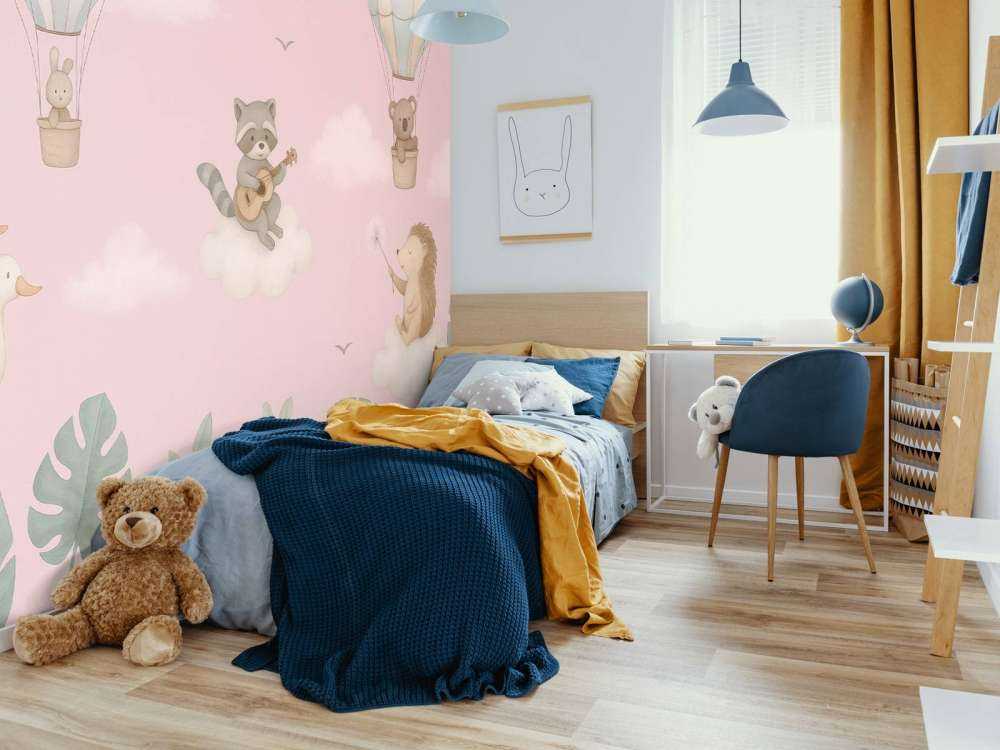 Jeu de lumière dans un ciel rose nuageux