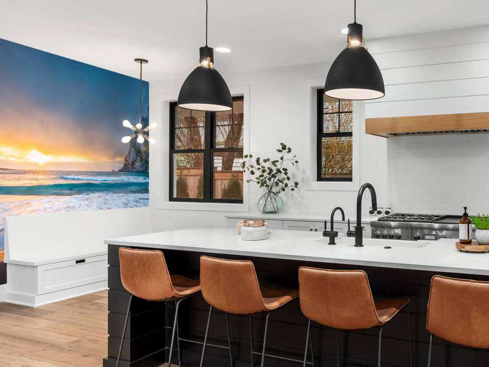 Coucher de soleil sur une côte accidentée