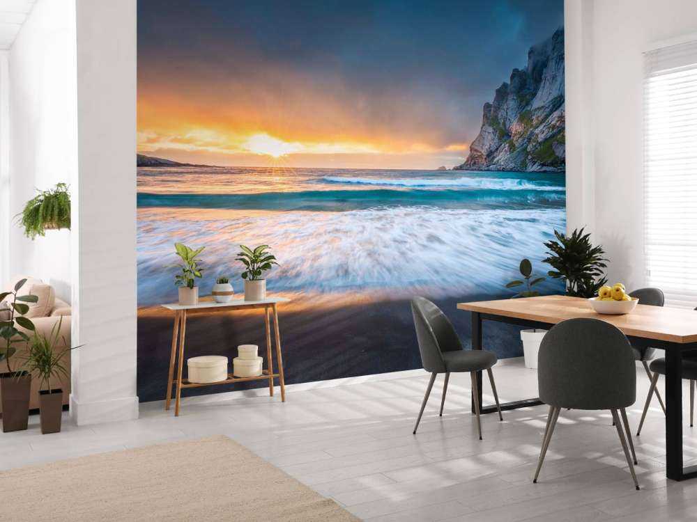 Coucher de soleil sur une côte accidentée