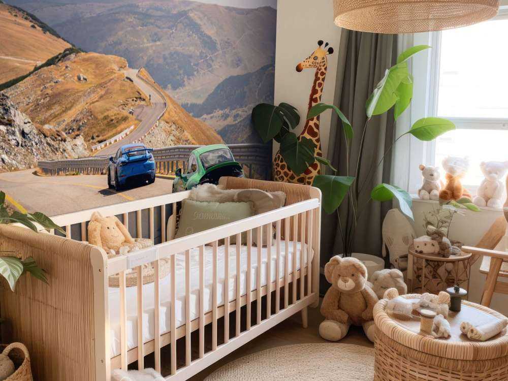 Route sinueuse à travers les montagnes