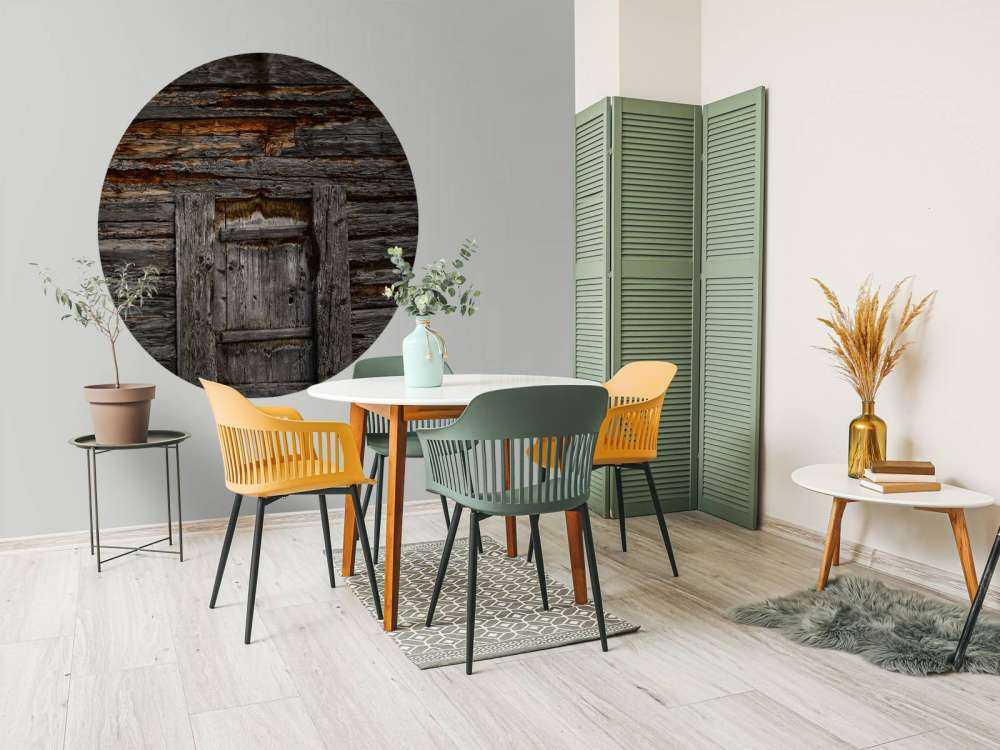 Bois foncé avec porte