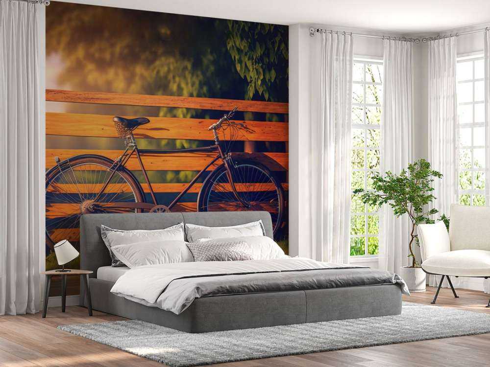 Vélo près d'une clôture en bois