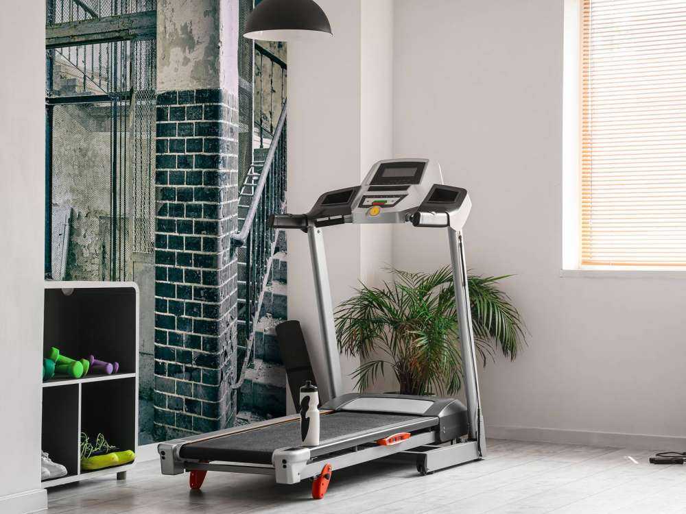 Ancien escalier et cage d'ascenseur