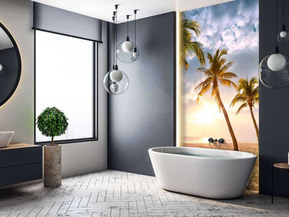 Palmiers à noix de coco contre le coucher du soleil