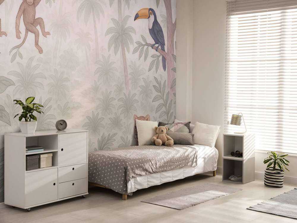 Amis de la jungle dans la brume du matin.