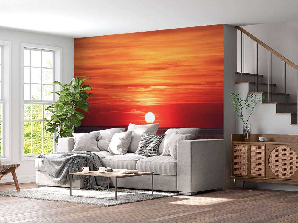 Coucher de soleil rouge feu sur une mer calme