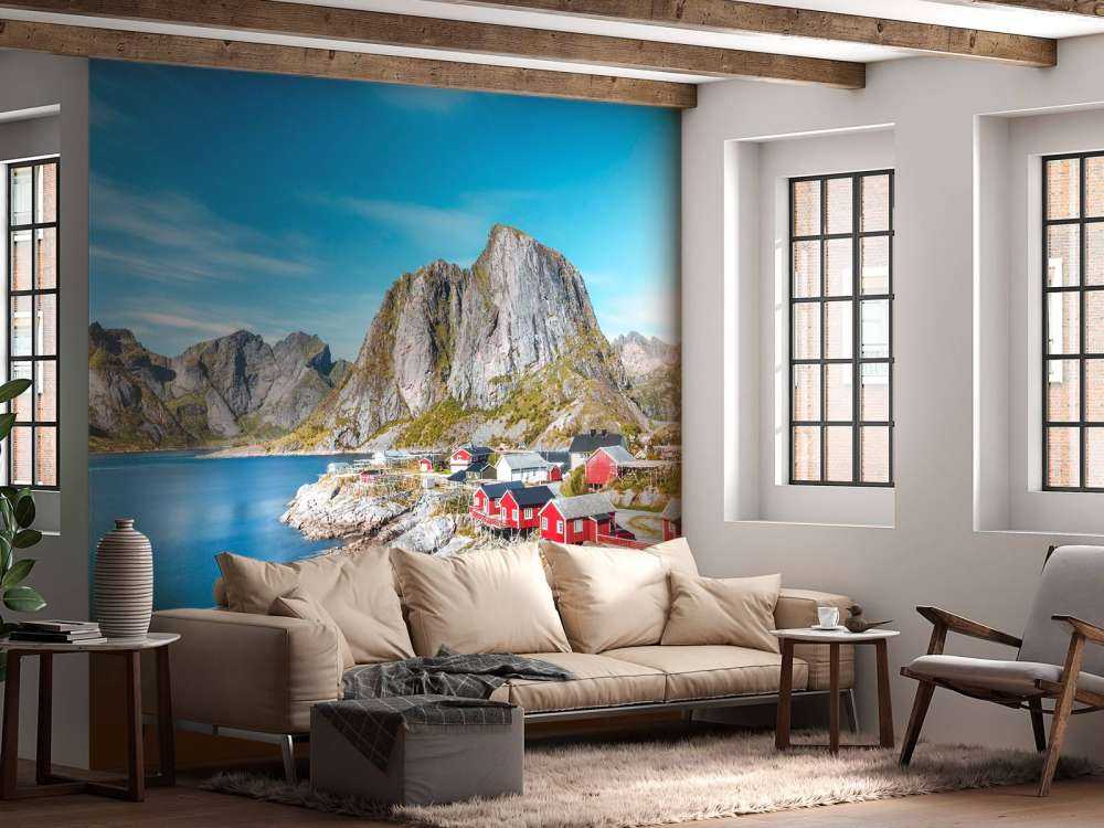 Maisons de pêcheurs rouges au fjord norvégien.