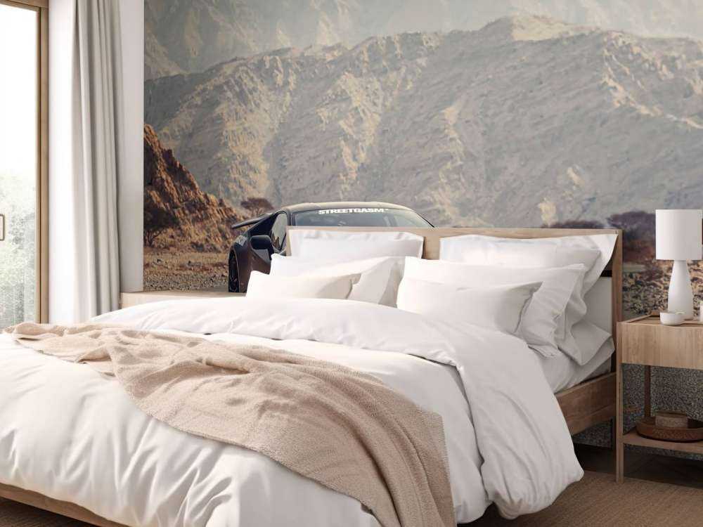 Supercar noire dans le désert