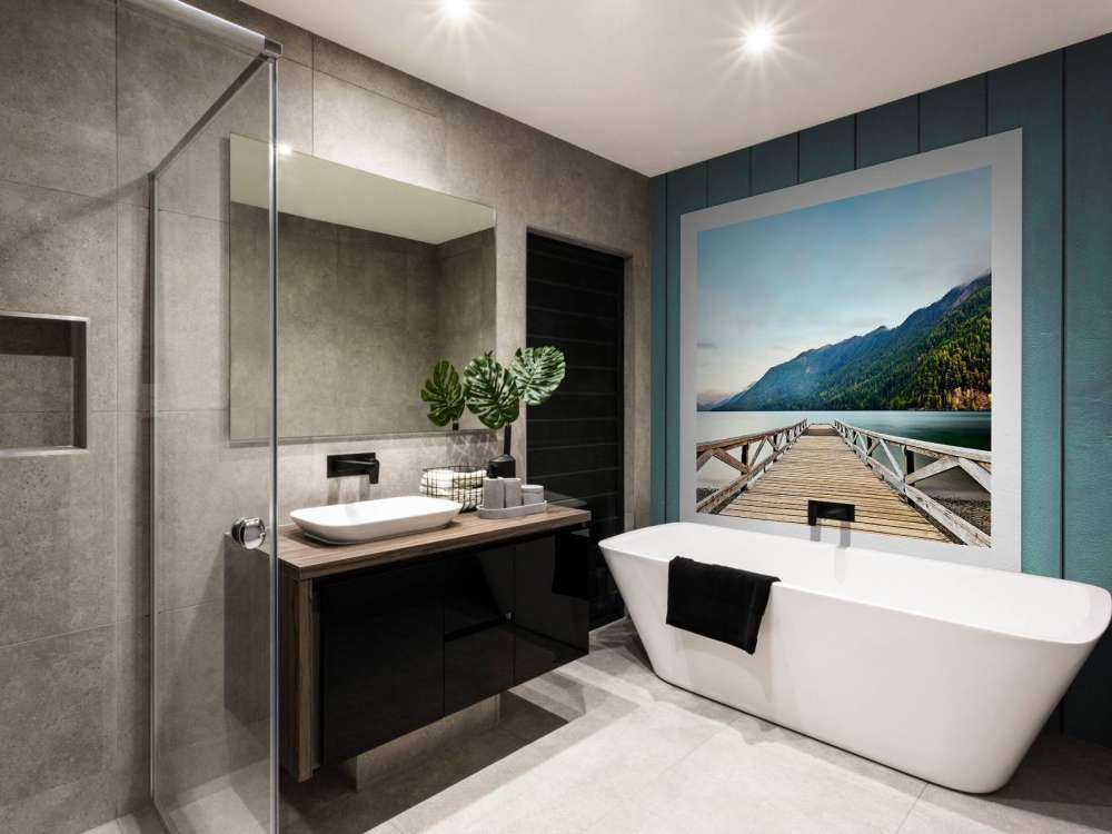 Quai en bois au bord d'un lac de montagne