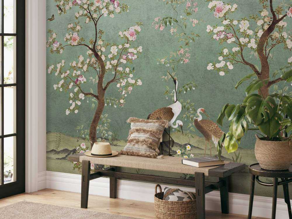 Gracieuses grues dans un paysage de fleurs.