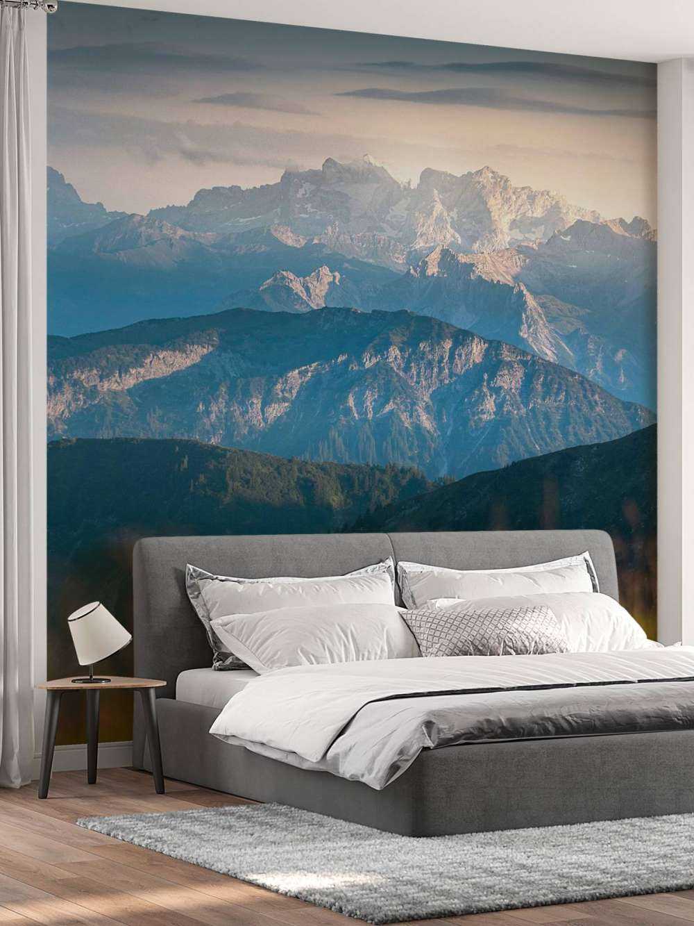 La stratification bleue dans les montagnes.