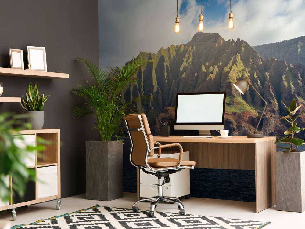 Falaises tropicales sur une mer bleu profond