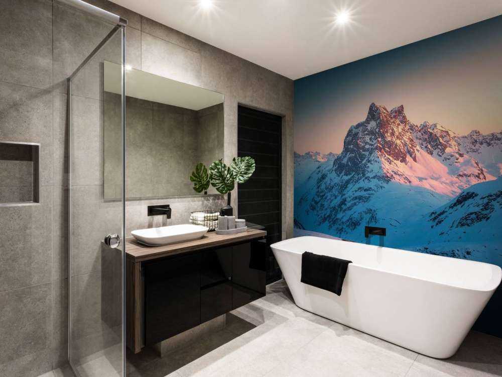 Lumière du soir sur la vallée de montagne