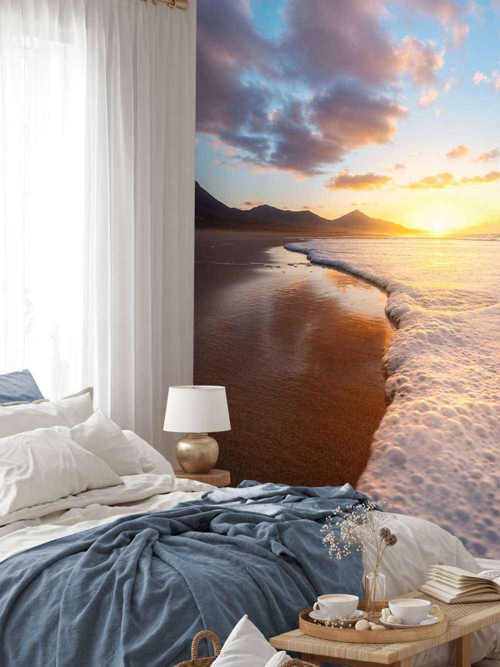 Coucher de soleil doré sur la côte