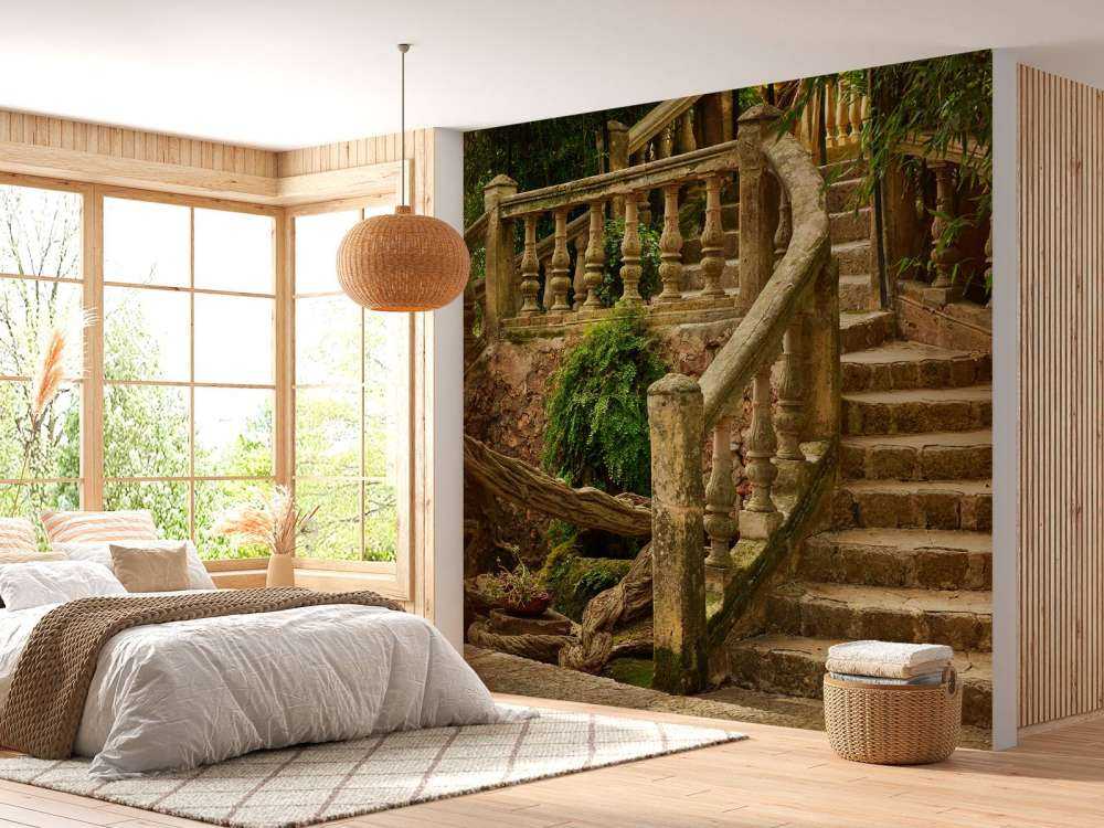 Vieux escaliers en haut