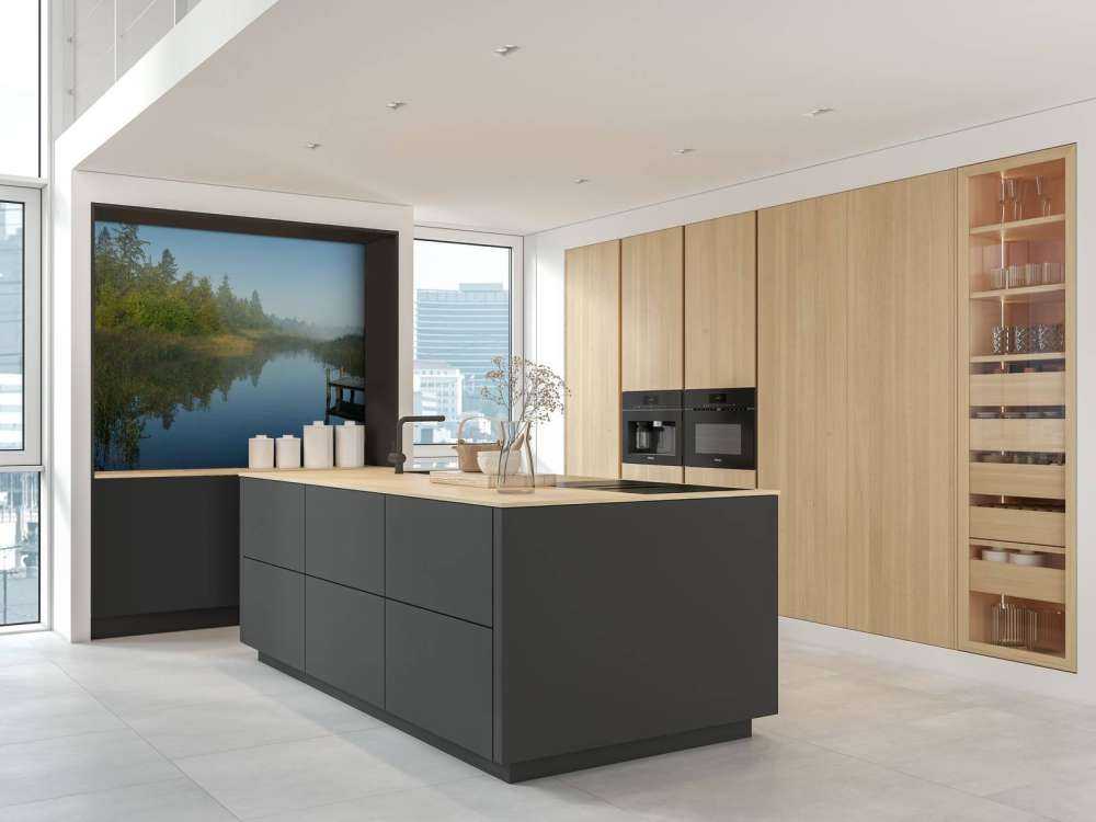 Echafaudages en bois dans la forêt