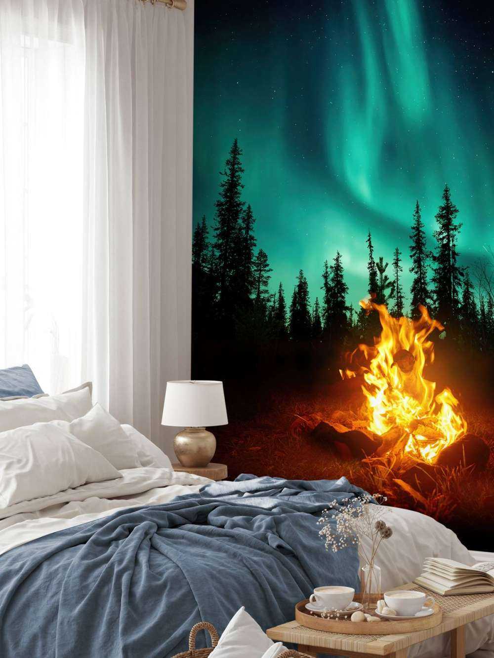 Feu de camp sous les aurores boréales