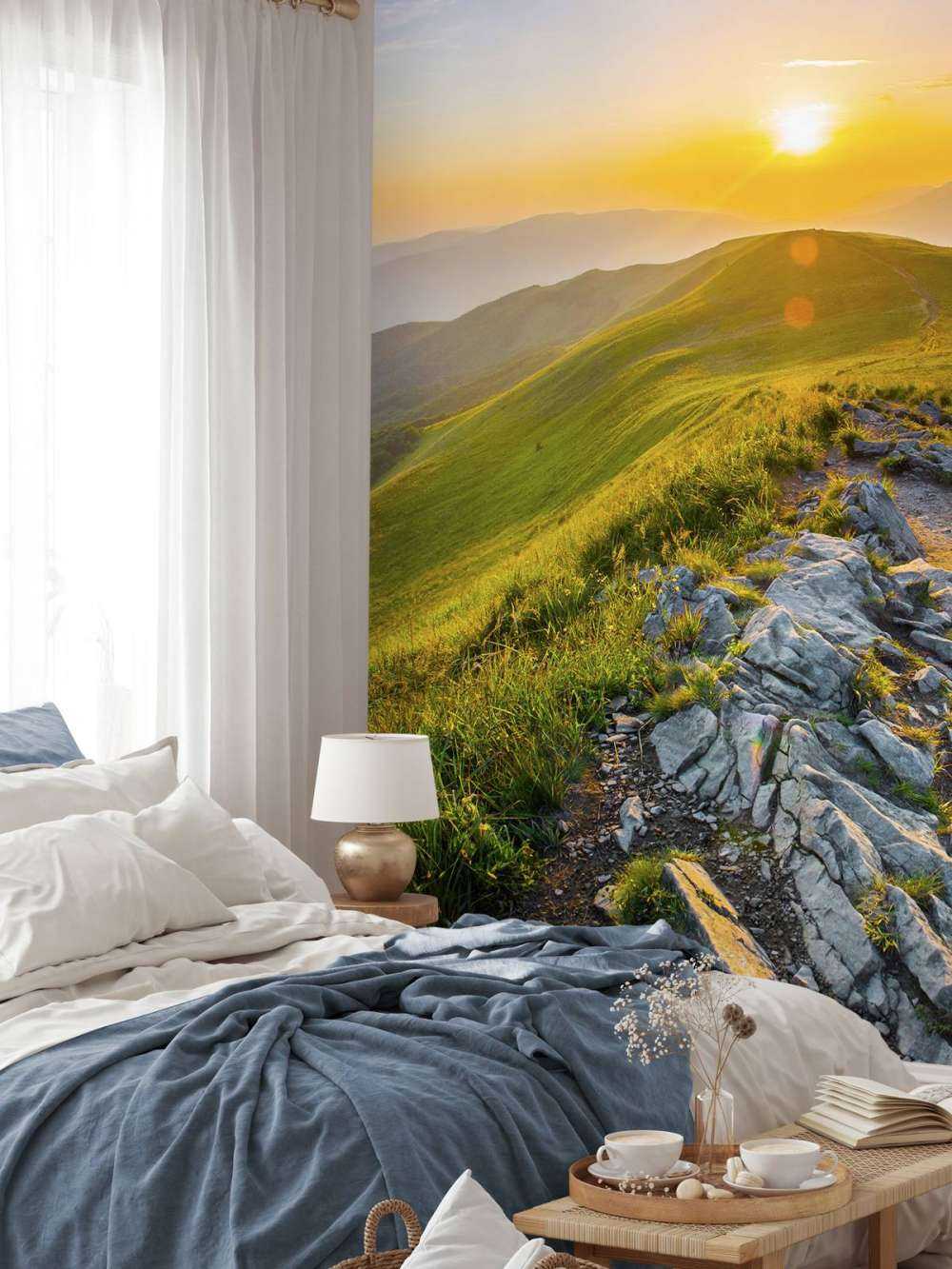 Coucher de soleil dans un paysage montagneux