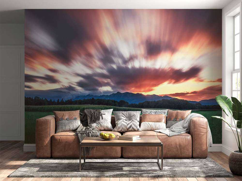 Coucher de soleil au-dessus de la plaine verte