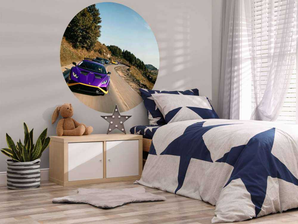 Convoi de supercars à travers les montagnes