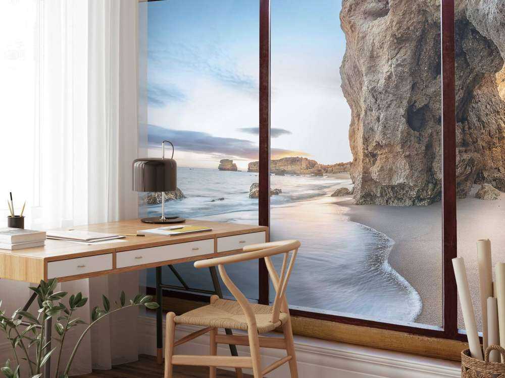 Vue sur la mer avec une crique rocheuse