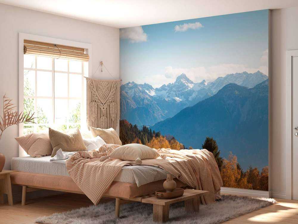 Couleurs d'automne pour les sommets enneigés.