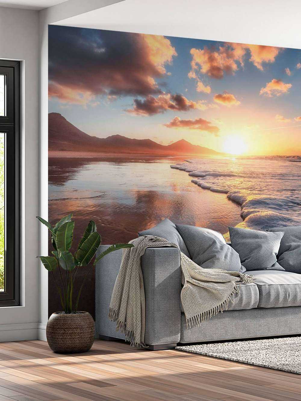 Coucher de soleil doré au bord de la mer