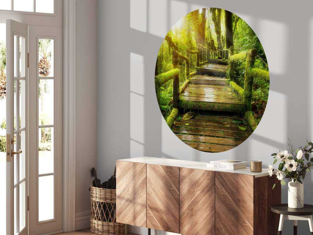 Grand escalier dans la jungle