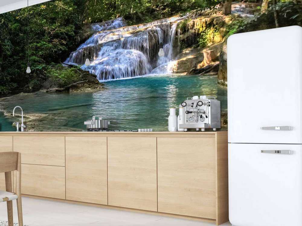 Pêche dans une chute d'eau