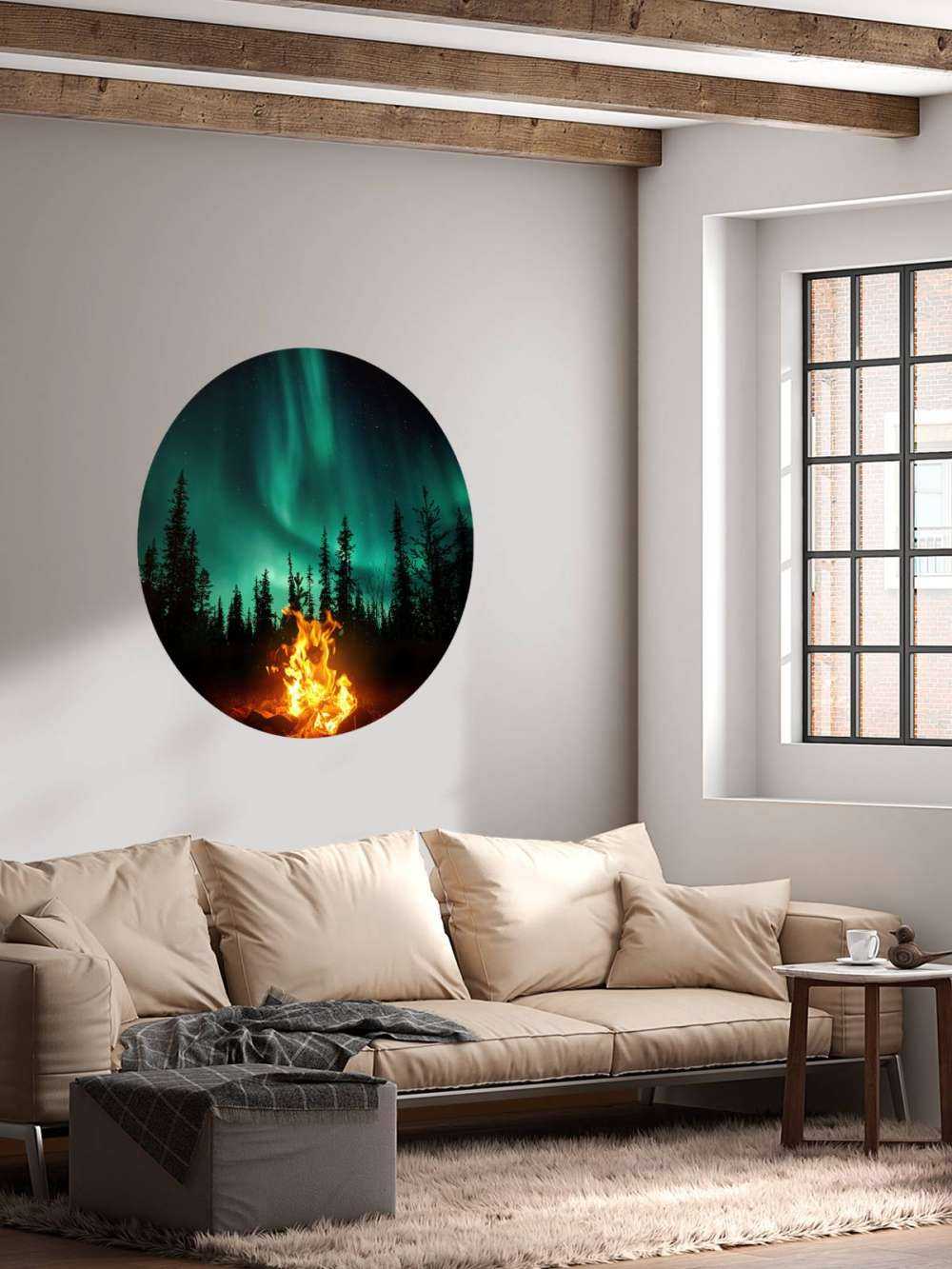 Feu de camp sous les aurores boréales