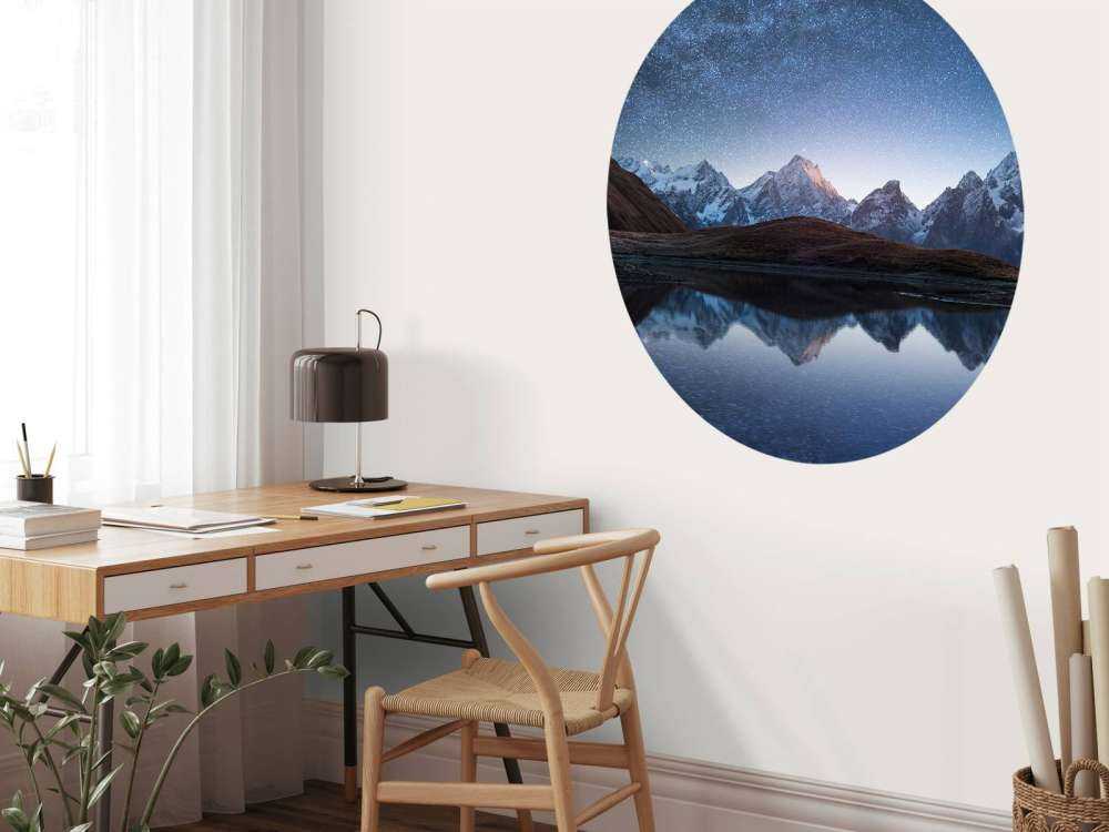 Montagnes enneigées la nuit