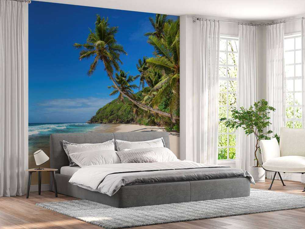 Grande plage ensoleillée