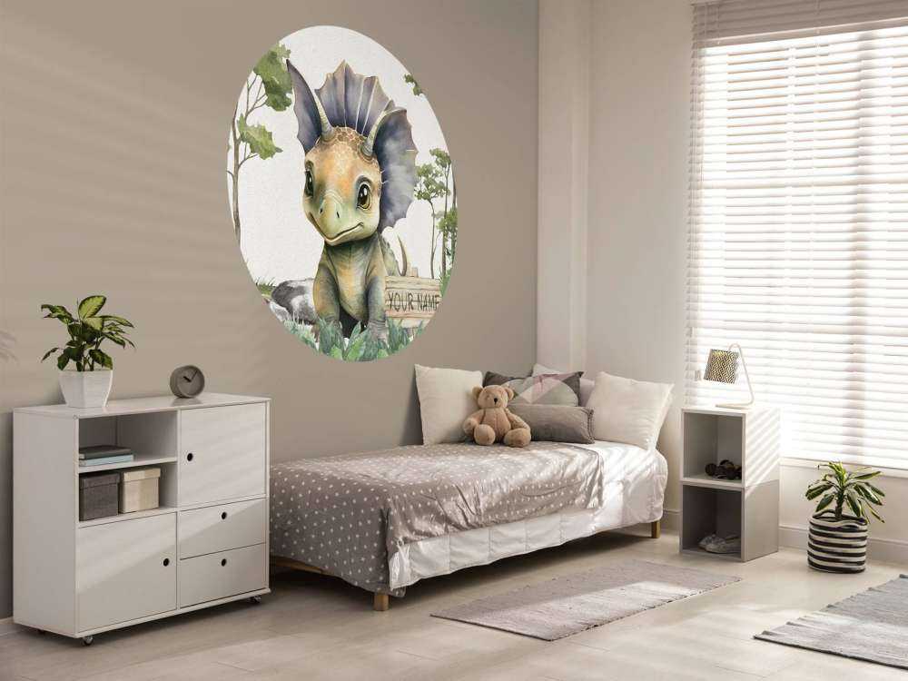 Bébé tricératops dans la jungle