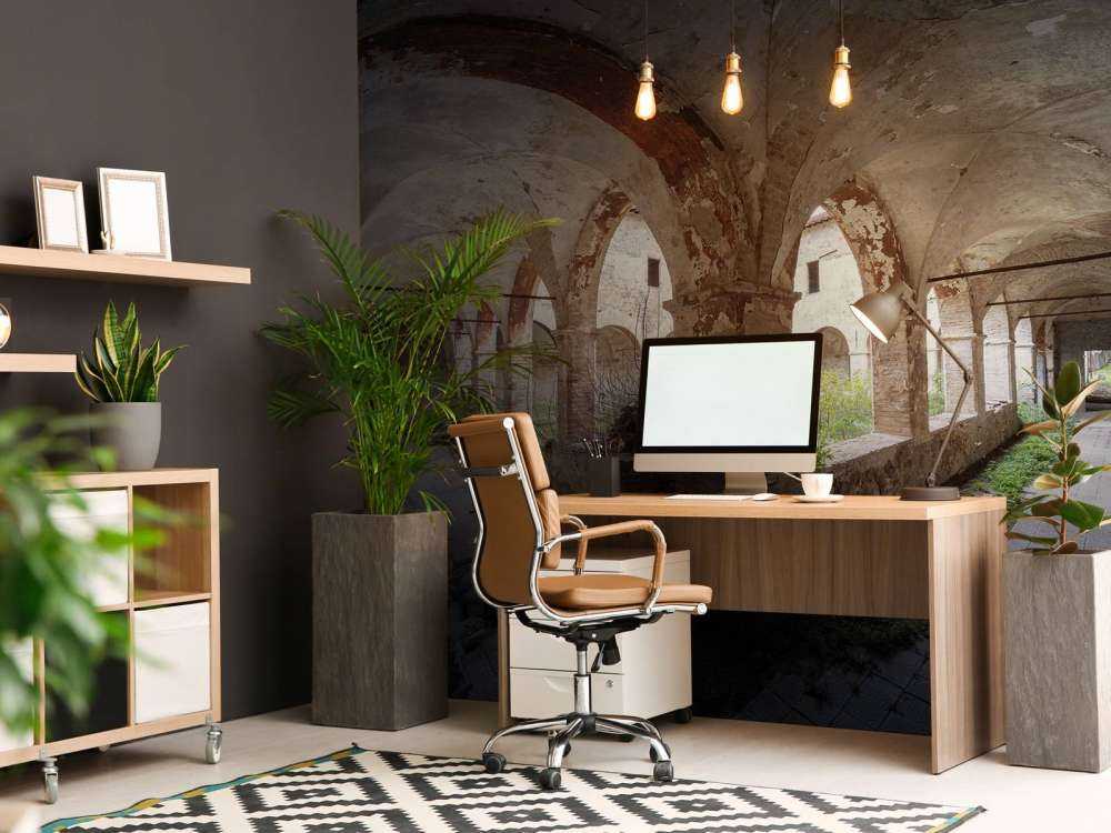 Couloir de monastère abandonné en décomposition