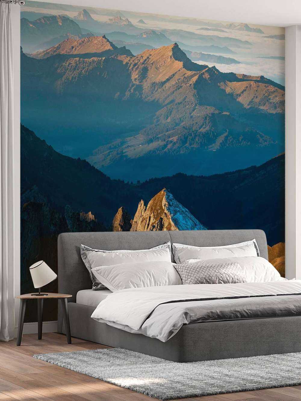 Lumière du matin sur la montagne rocheuse