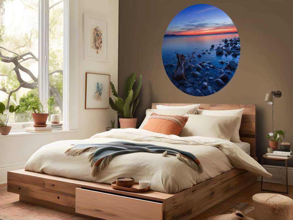 Rive boueuse à la lumière du soir.