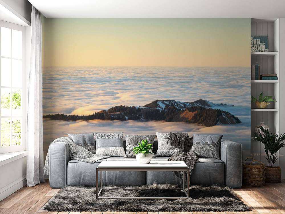 Bergkam flottant dans la mer de nuages