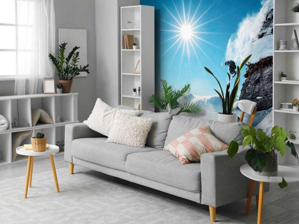 Saut libre dans un paysage enneigé baigné de soleil