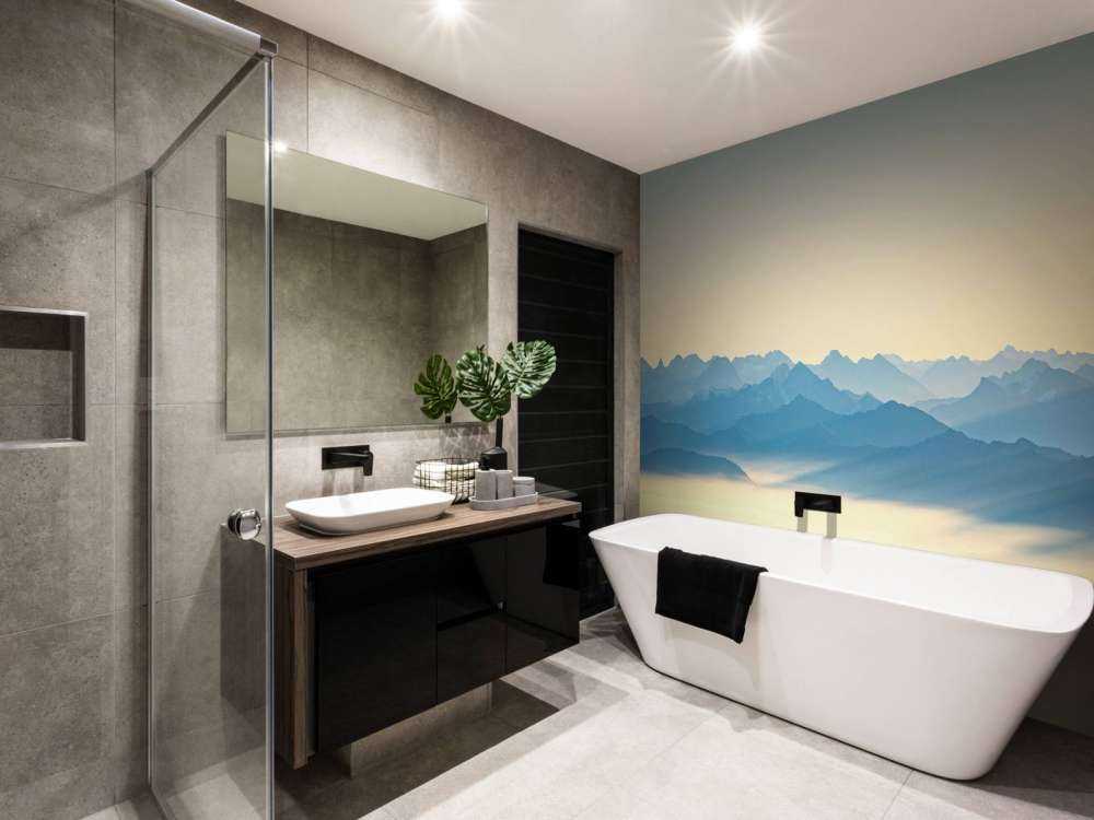 Sommet bleu-gris dans la lumière du matin