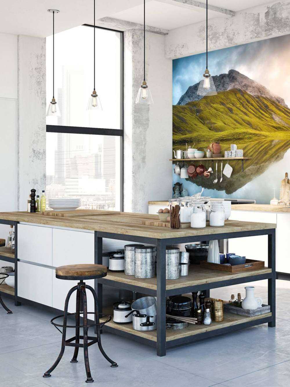 Sommet de la montagne reflété dans la lumière du matin.