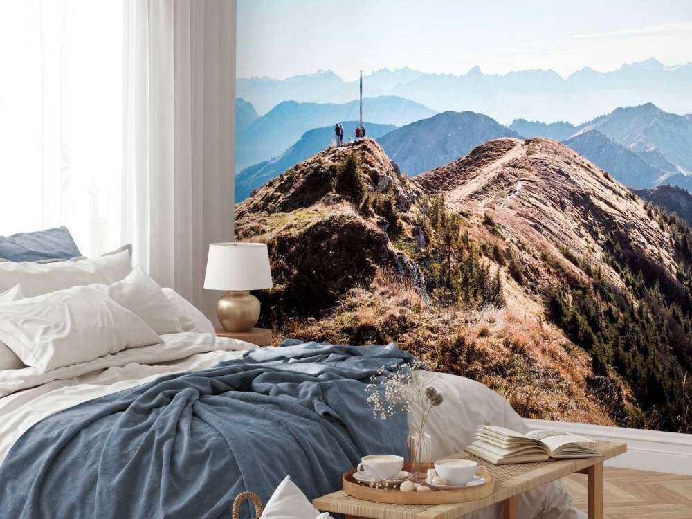 Matin d'automne sur la crête de la montagne