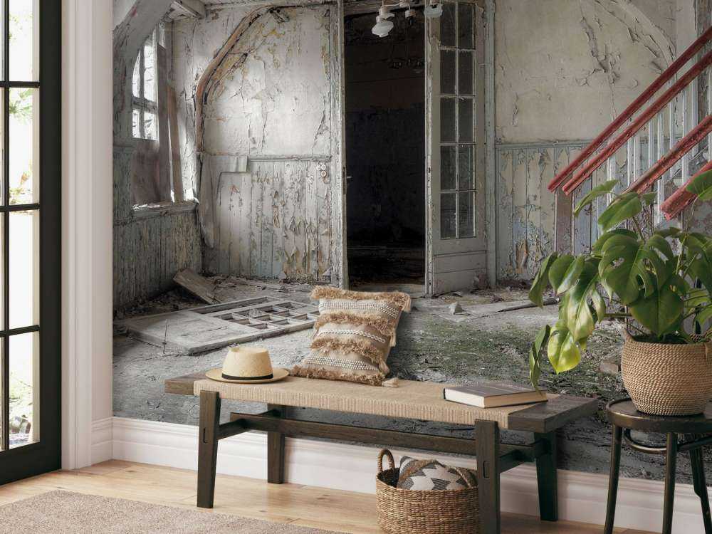 Rampe d'escalier rouge de l'hôtel