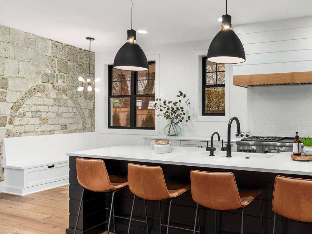 Vieux mur de pierre avec arc