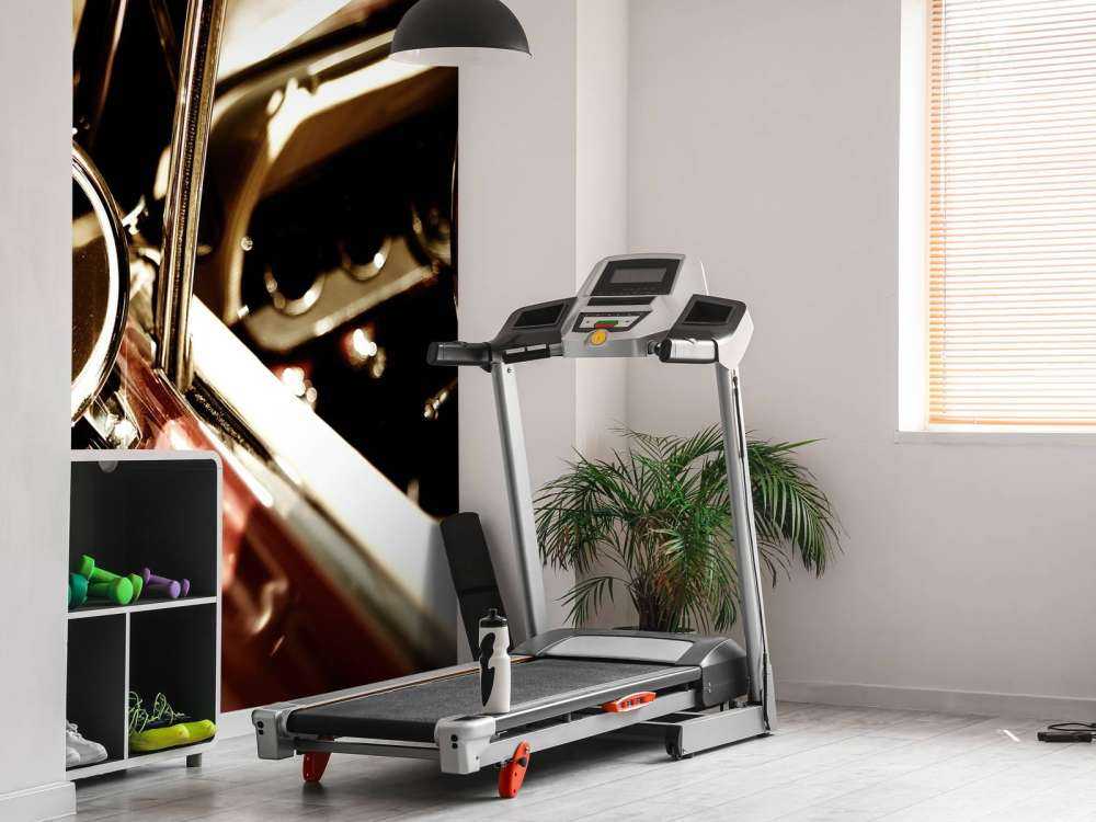 Gros plan sur la voiture de collection rouge