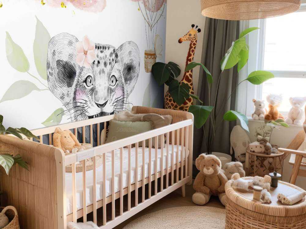 Lionceau joyeux et ballon à air