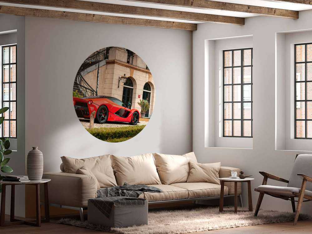 Ferrari laFerrari devant une villa de luxe