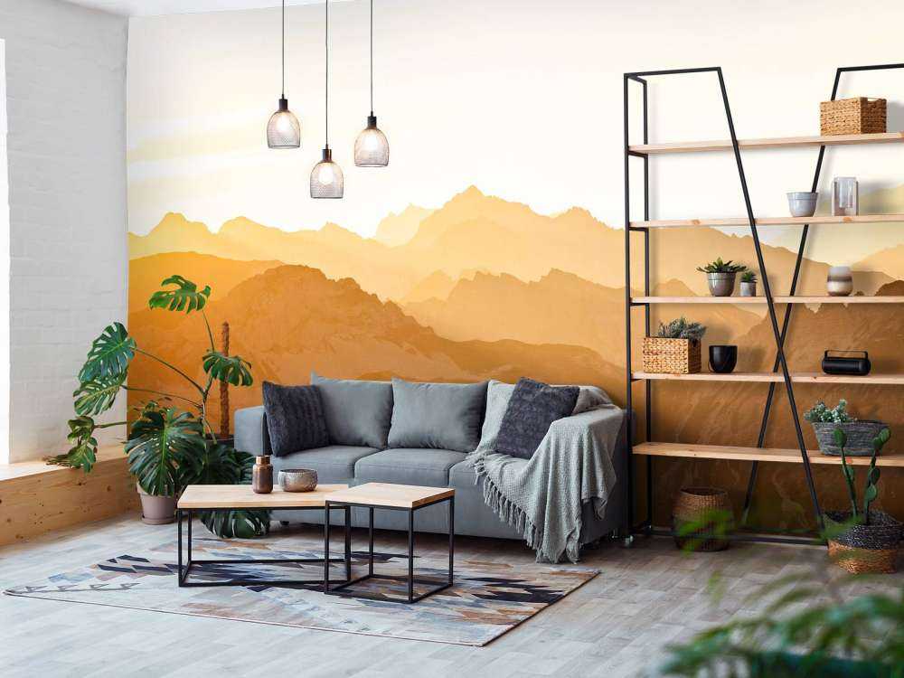 Montagnes d'or au lever du soleil.